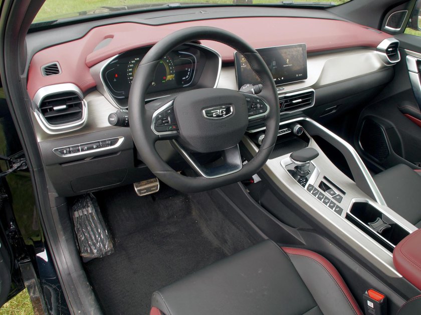 Geely coolray внутри