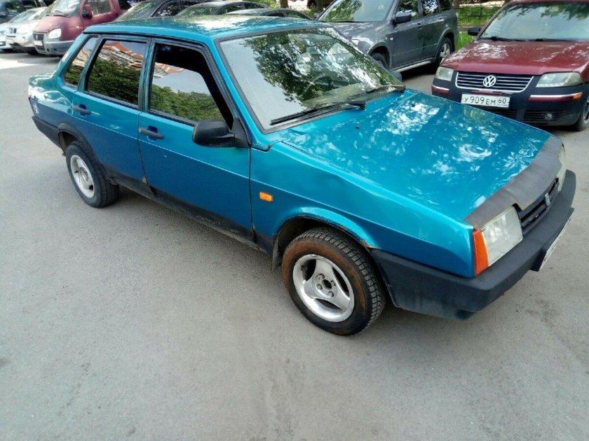 ВАЗ 21099 сине зеленая