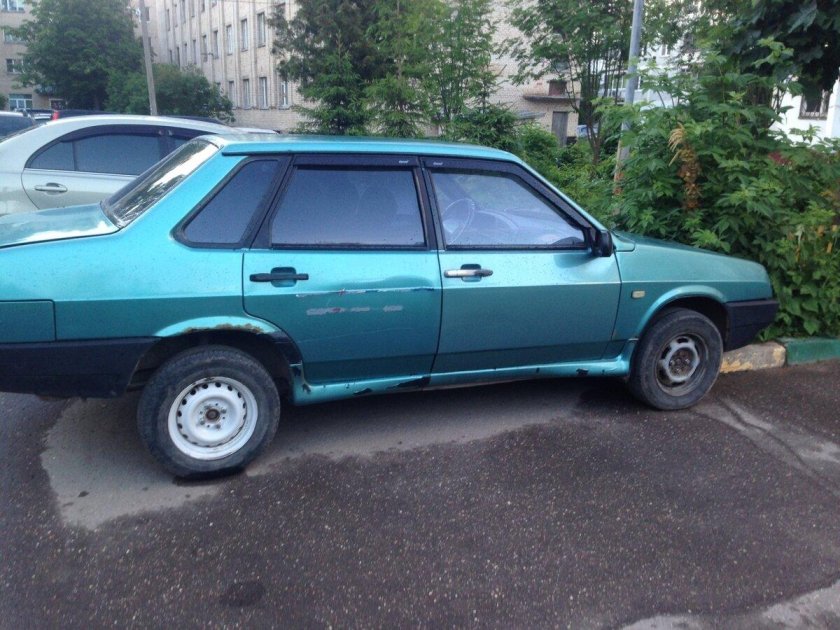 ВАЗ 21099 сине зеленая