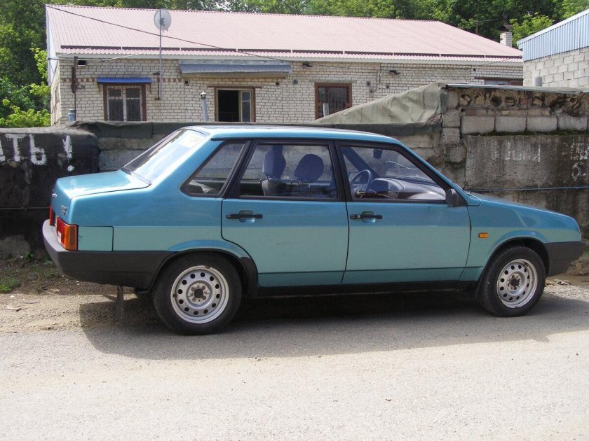 ВАЗ-21099 седан