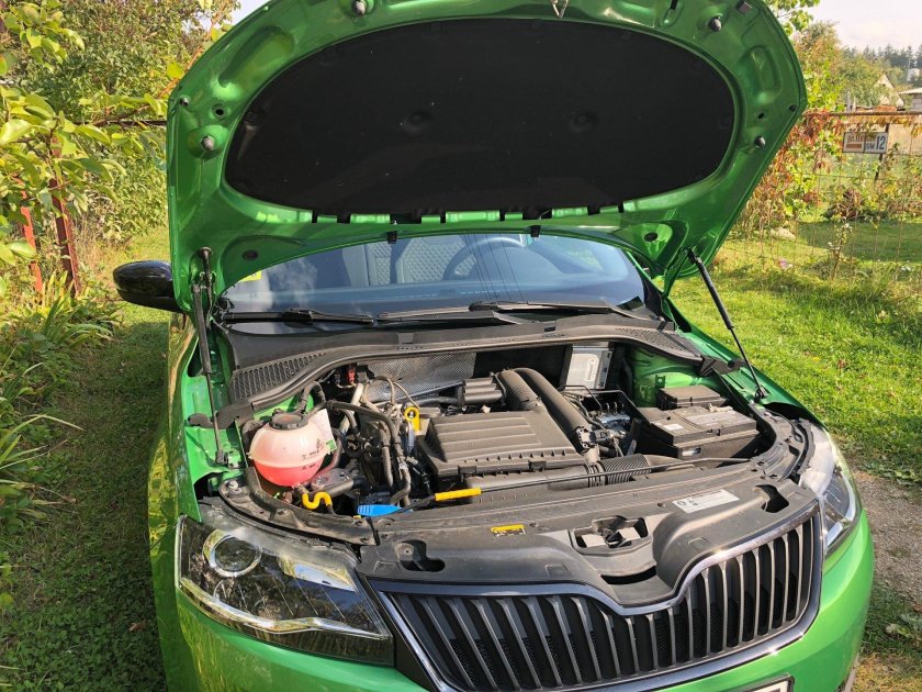 Капот Шкода Рапид