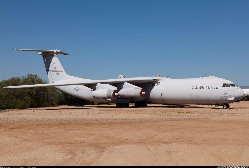 Lockheed c-141 Starlifter
