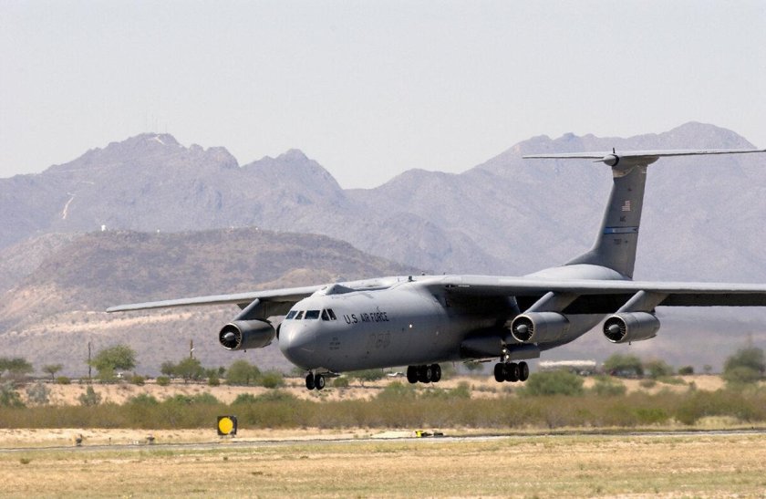 Lockheed c-141 Starlifter