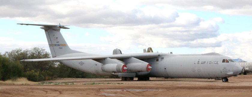 Lockheed c-141 Starlifter