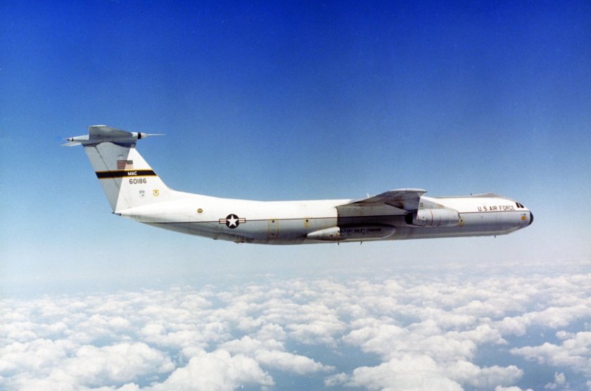 Lockheed c-141 Starlifter