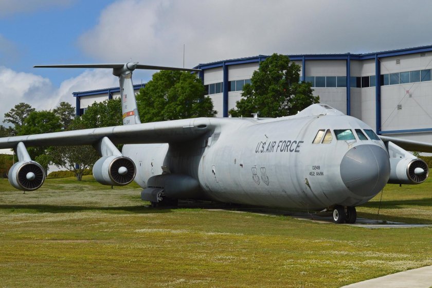 Lockheed c-141 Starlifter