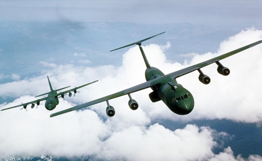 Lockheed c-141 Starlifter