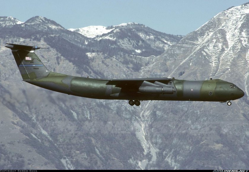 Lockheed c-141 starlifter