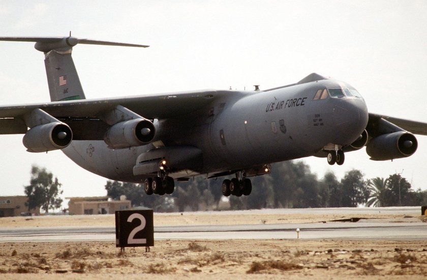 Lockheed c-141 Starlifter