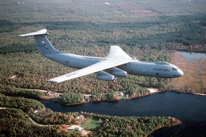 Lockheed c-141 Starlifter
