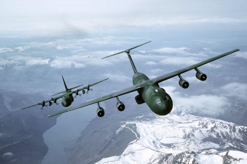 Lockheed c-141 Starlifter