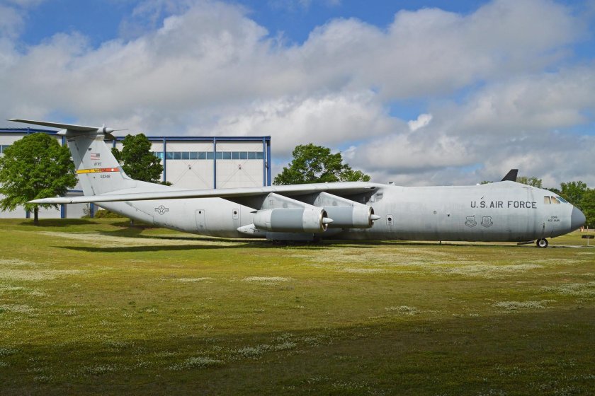 Lockheed c-141 Starlifter