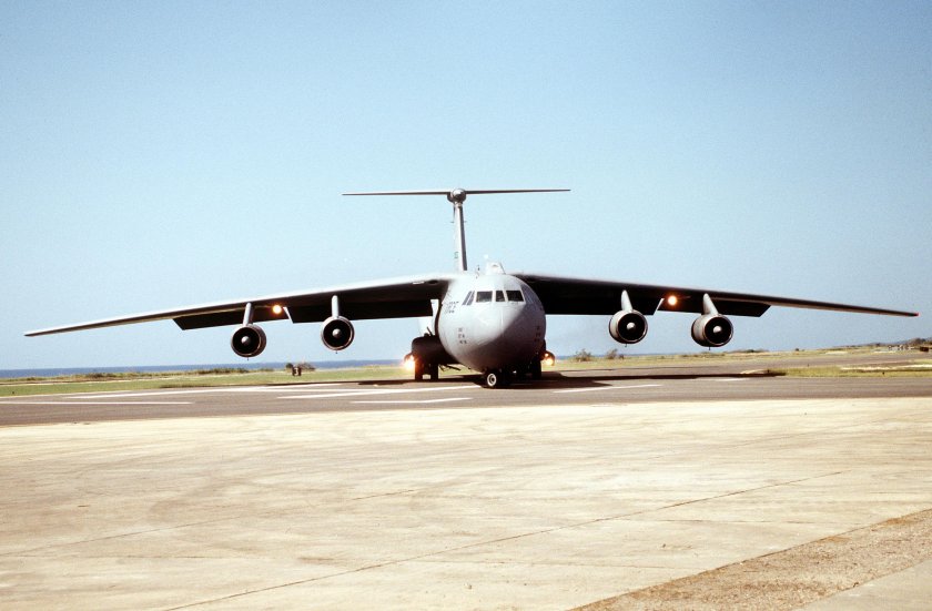 Lockheed c-141 Starlifter