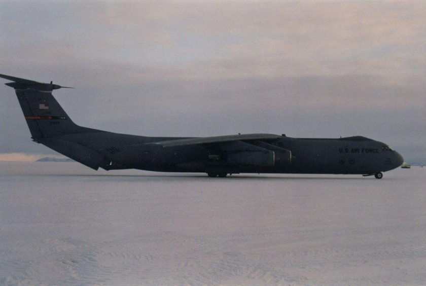 Lockheed c-141 Starlifter