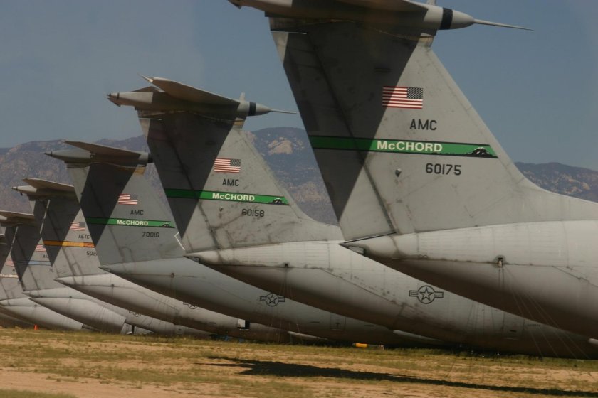 Lockheed c-141 Starlifter и ил-76