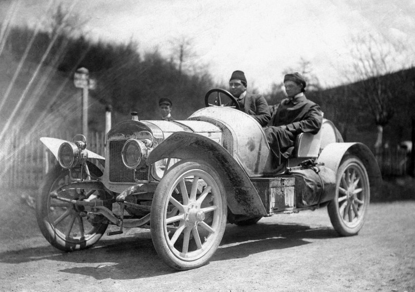 Автомобиль 1907 года