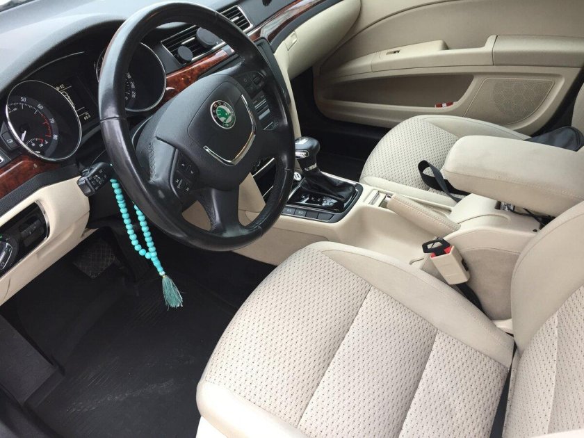 Skoda Superb 2 белый салон