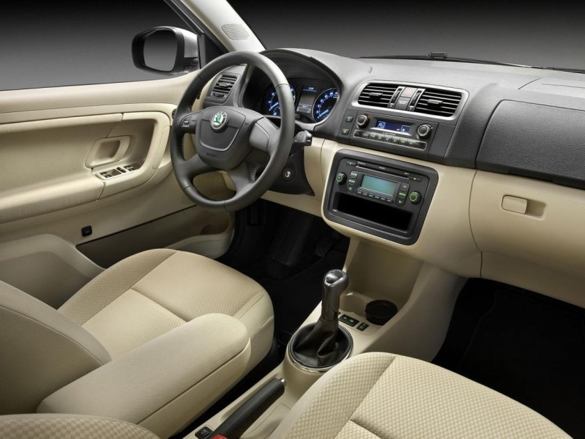Skoda Fabia 2 интерьер