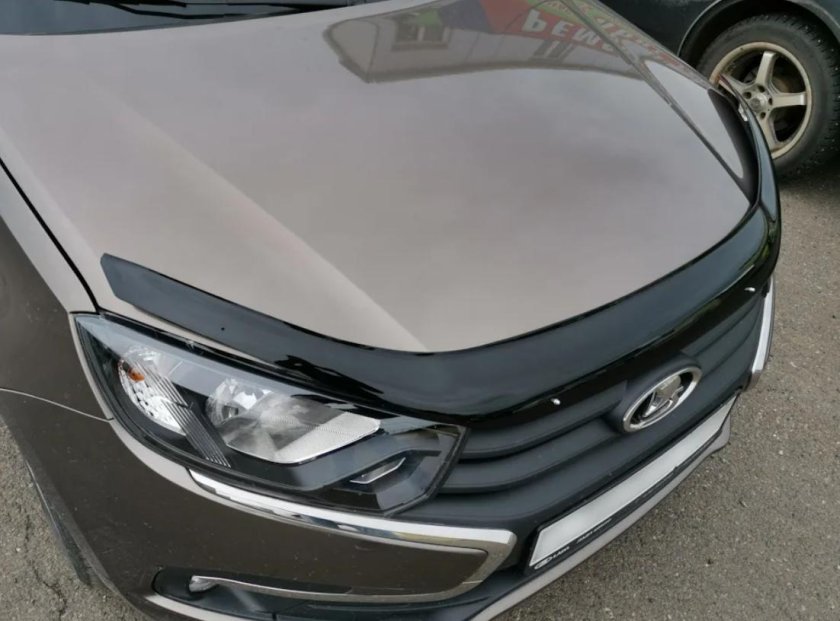 Дефлектор капота ( мухобойка ) Lada Granta FL