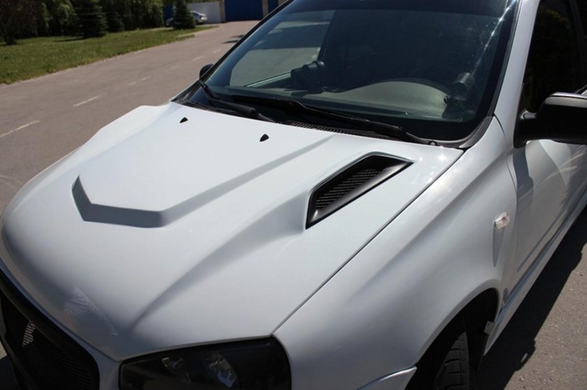 Пластиковый капот Лада Калина 1