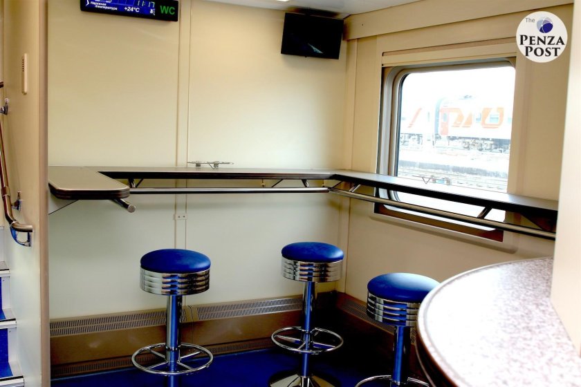 Фирменный поезд РЖД Сура