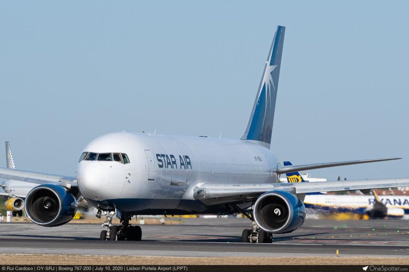 Boeing 767-200 UTAIR