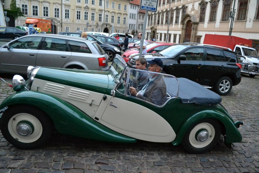 Автомобиль Прага