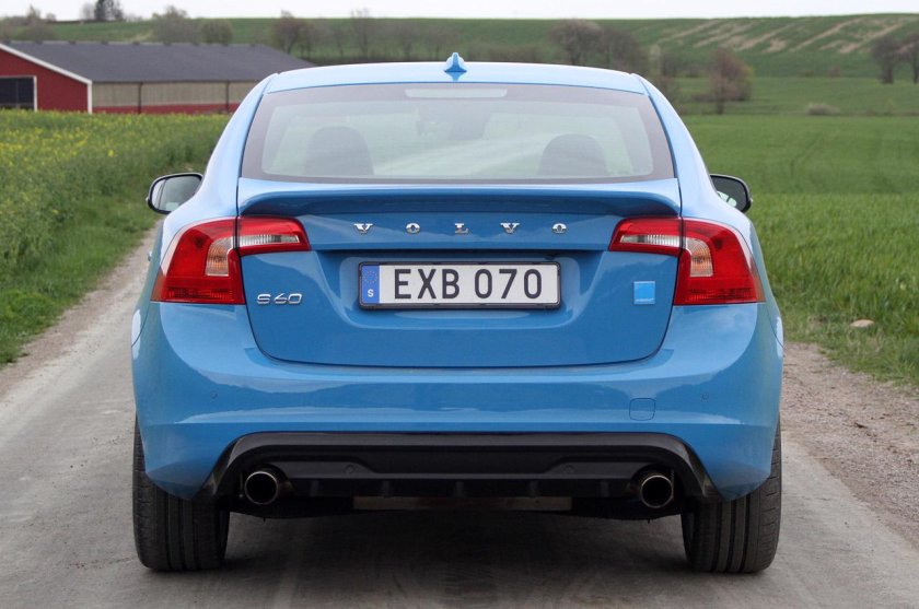 Вольво s60 сзади