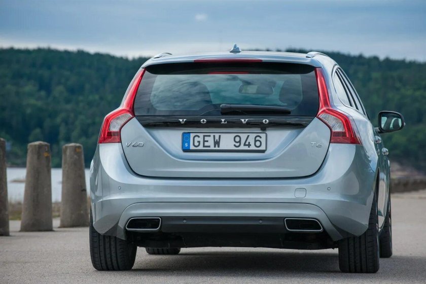Volvo v60 сзади