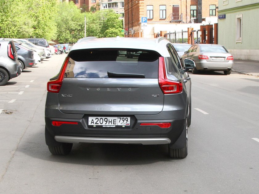 Volvo xc40 сзади