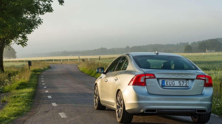 Вольво s60 сзади