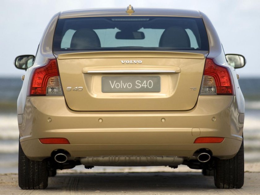 Volvo s40 сзади