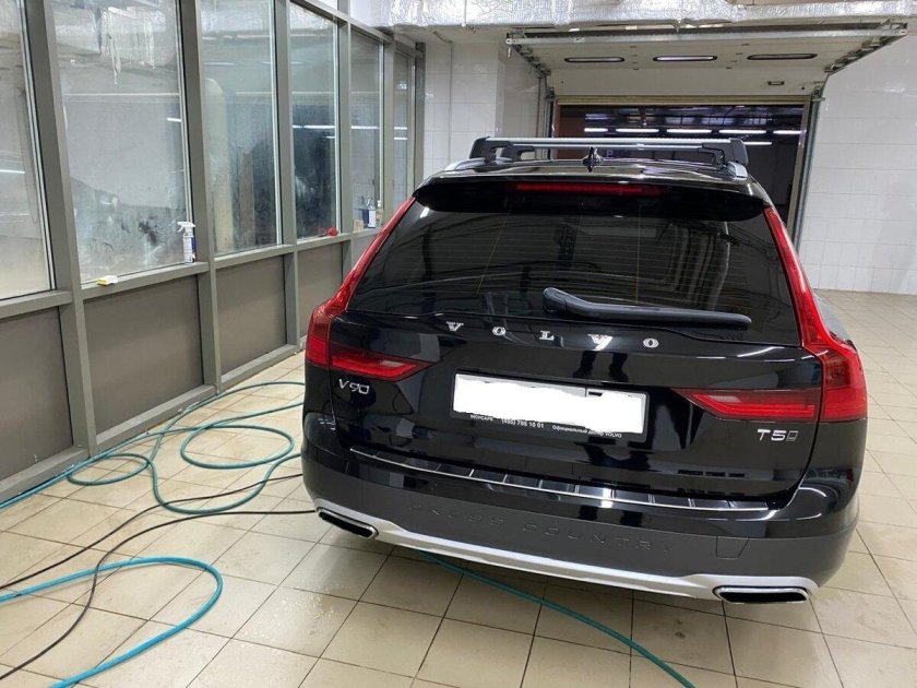 Volvo v 90 cross country