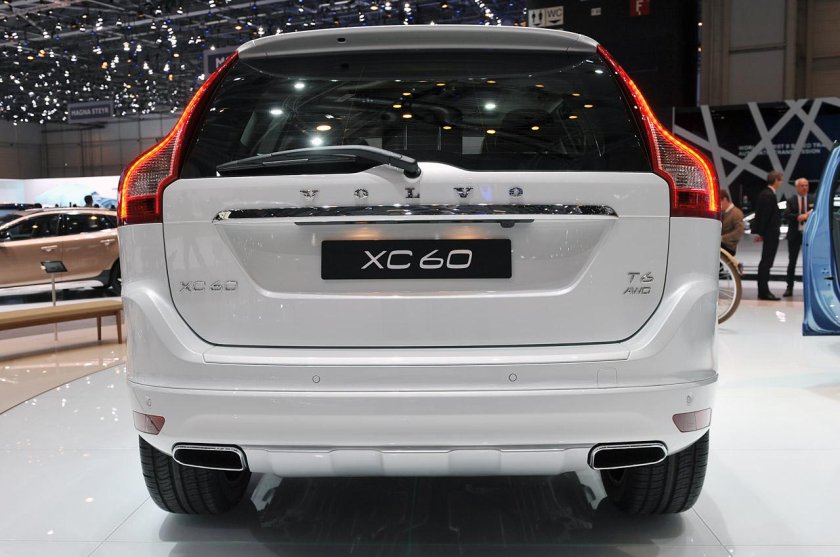 Volvo xc60 сзади