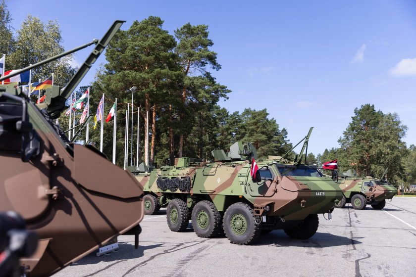 Armored personnel carrier