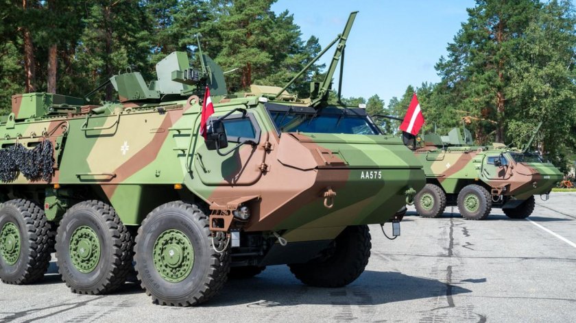 Военный бтр