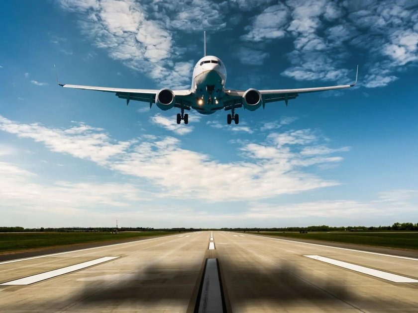 Самолет взлетает