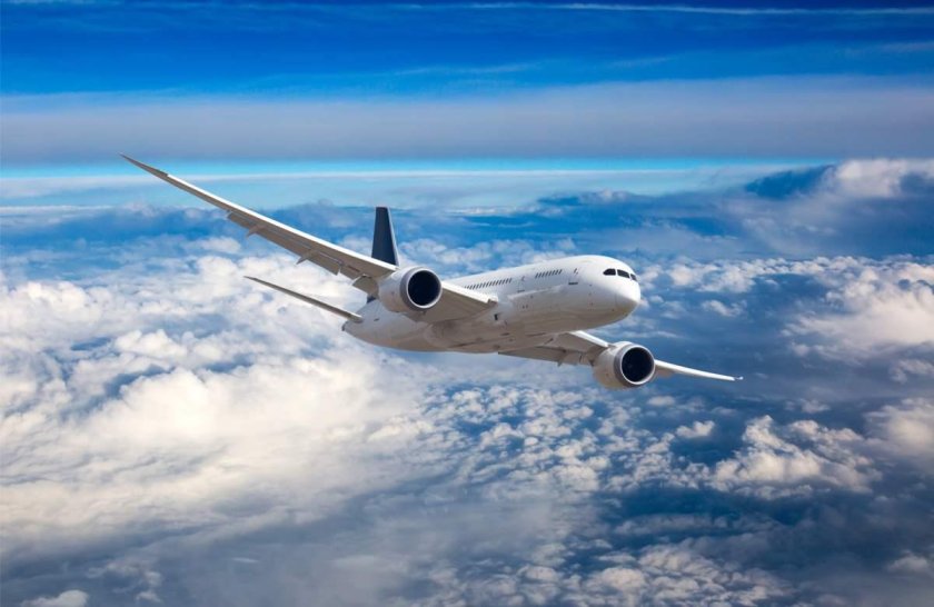 Самолет в небе