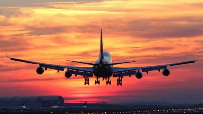 Улетающий самолет