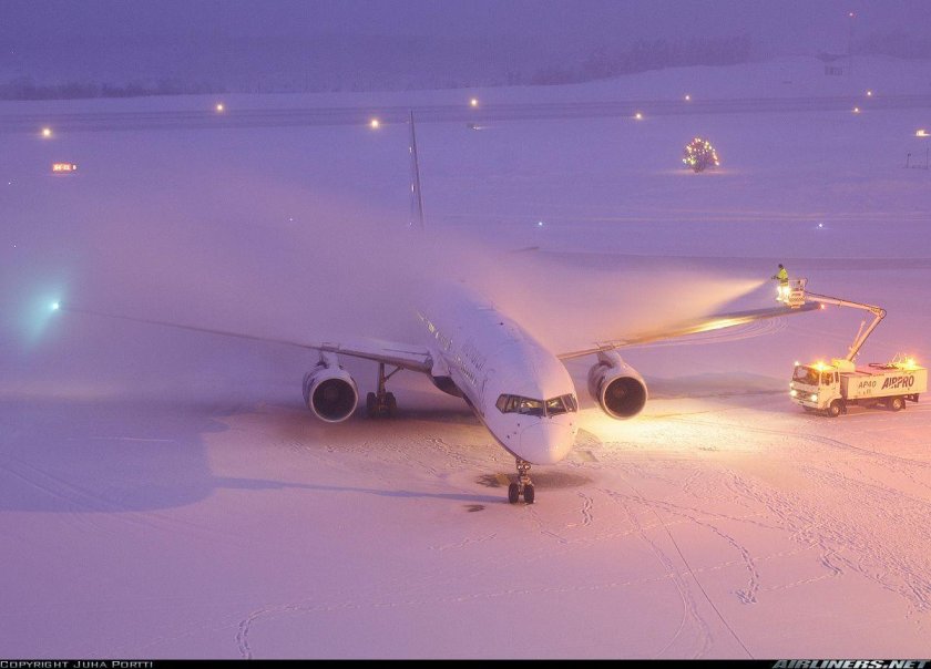 Самолет зимой