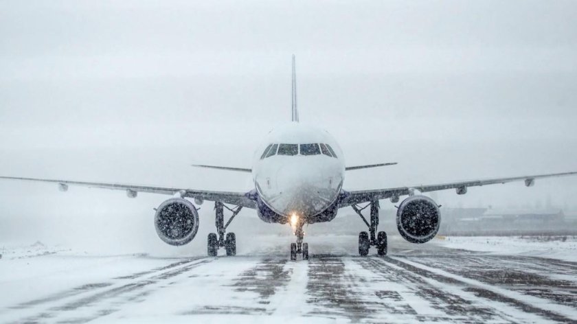 Самолет зимой