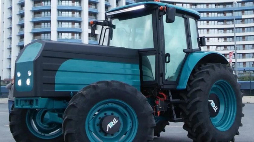 Электрический трактор