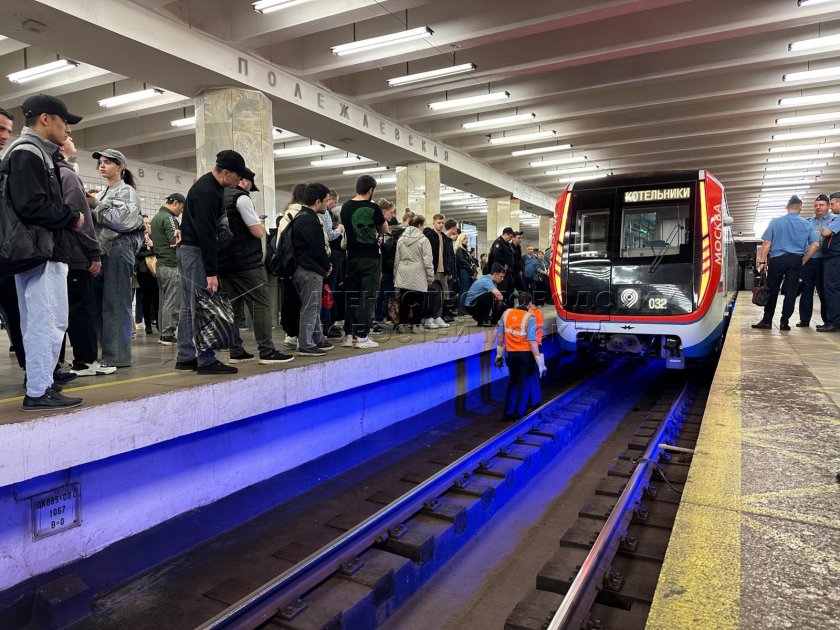 Москва 2025 поезд метро