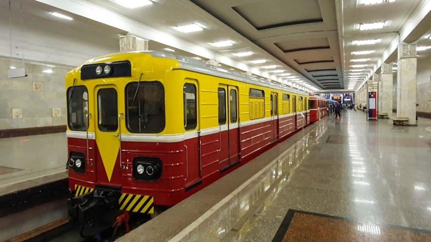 Выставка ретро вагонов метро на Партизанской