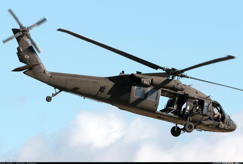 Вертолёт uh-60 Black Hawk