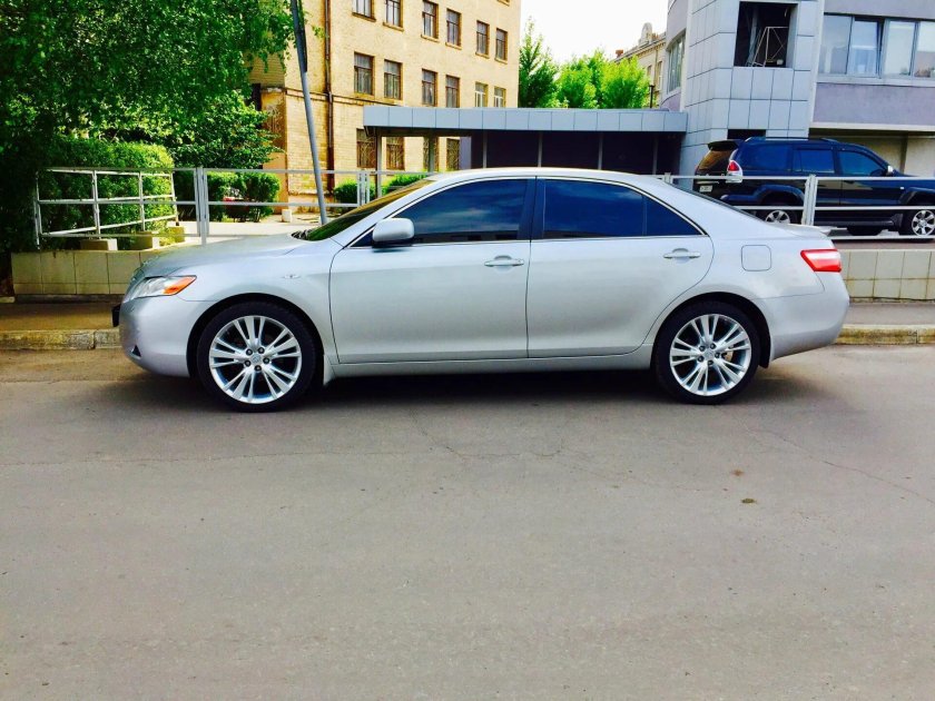 Toyota Camry 40 r19