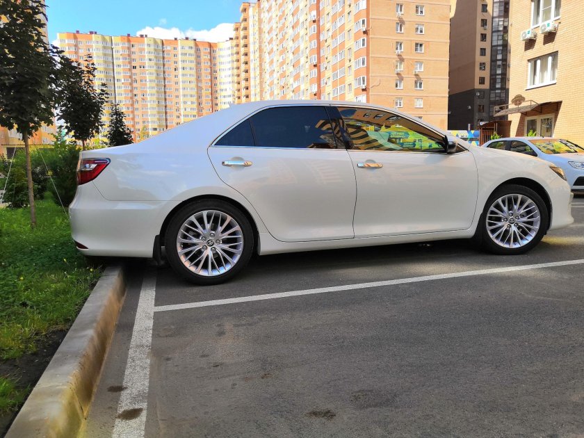 Toyota Camry r18