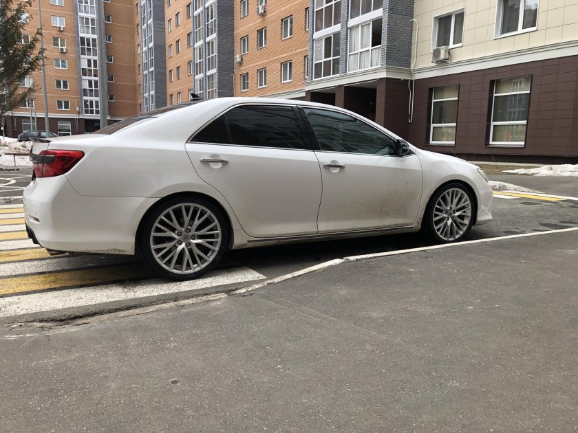 Toyota Camry v50 r18