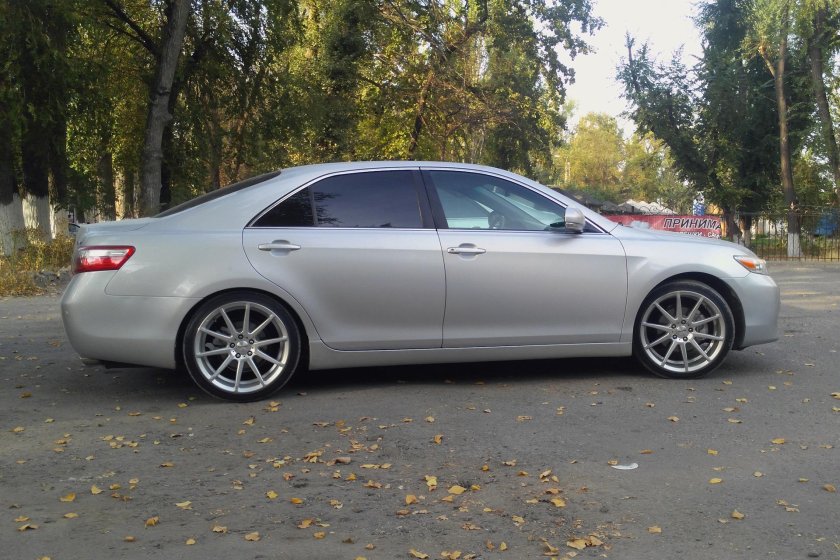 Toyota Camry 40 r19