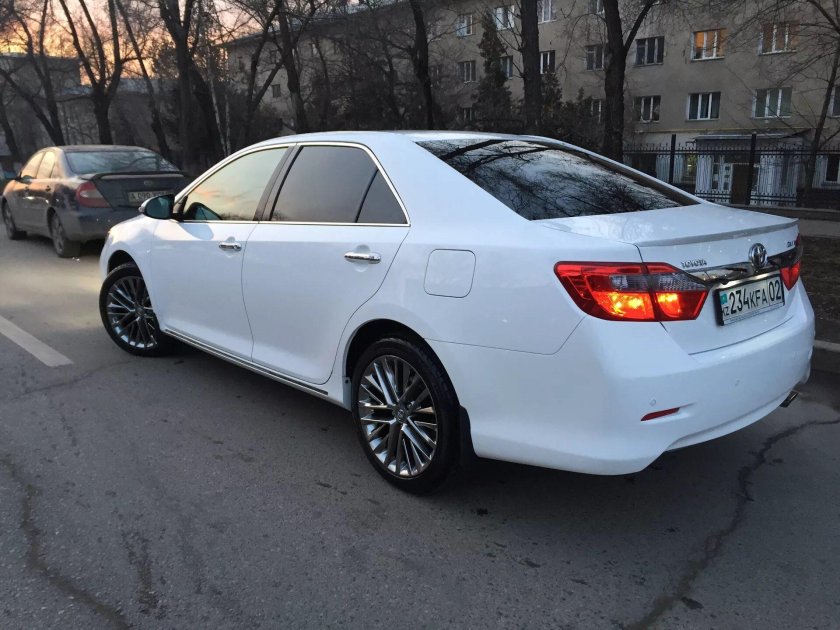 Toyota Camry v50 r18